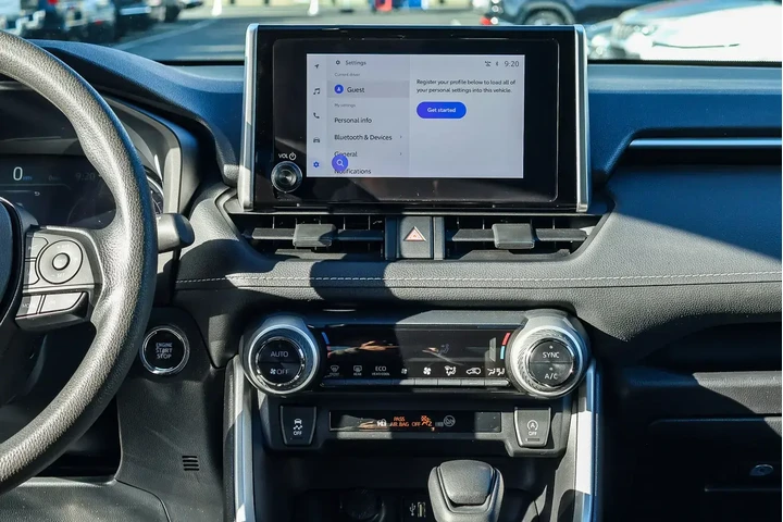 $29500 : Toyota RAV4 2024 AWD XLE 4dr image 8