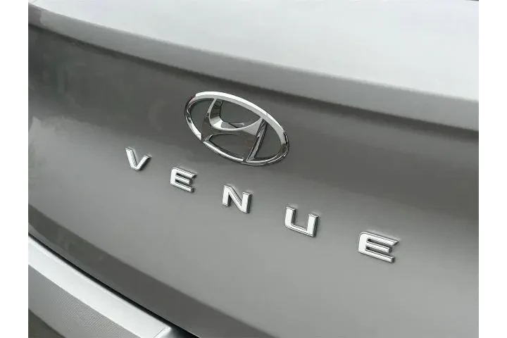 $17997 : Hyundai VENUE 2023 SEL 4dr C image 6