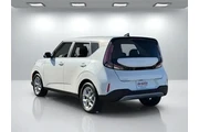 $17500 : Kia Soul 2024 LX 4dr Crossov thumbnail