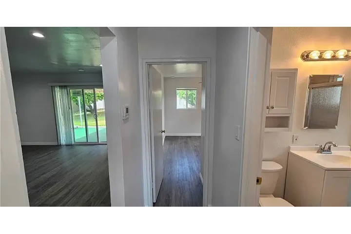 $2500 : Nice 3Bed 2Bath in South Gate image 7