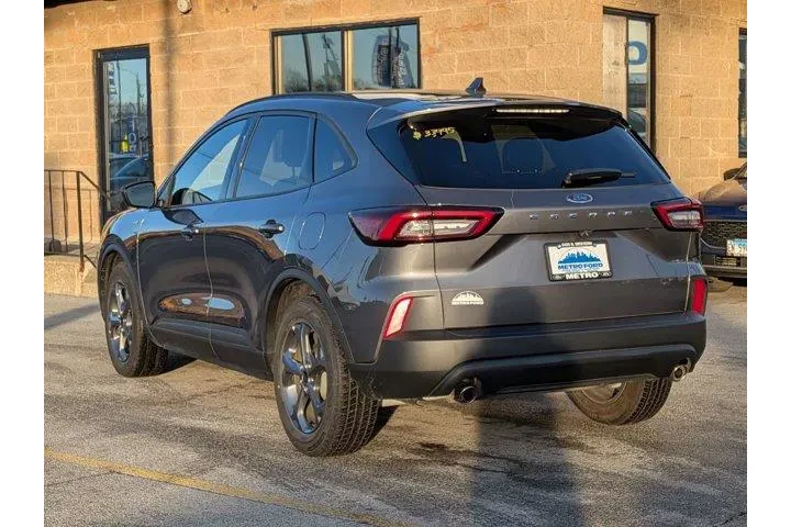 $23333 : Ford Escape 2025 ST-Line 4dr image 5
