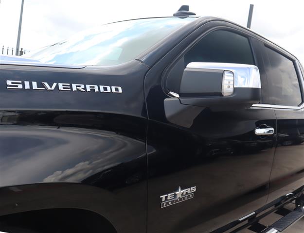 $35985 : 2021 Silverado 1500 LTZ Crew image 2