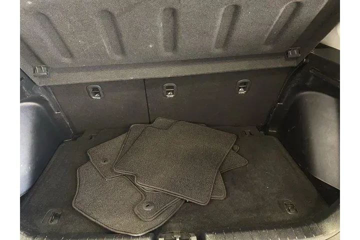 $17991 : Hyundai VENUE 2024 SEL 4dr C image 8