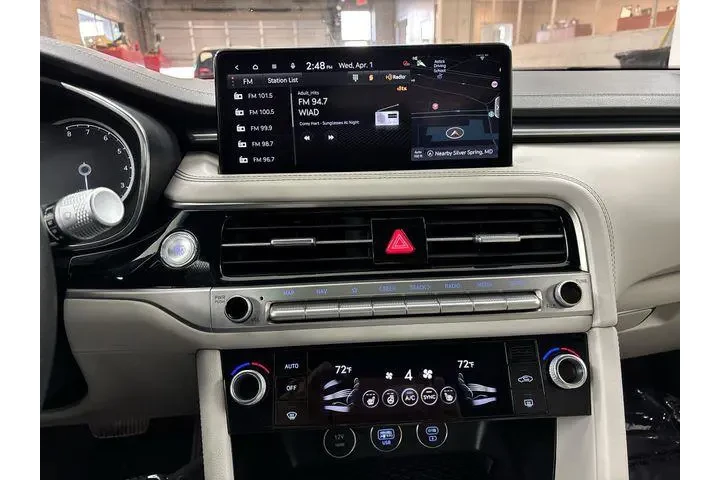 $27300 : Genesis G70 2024 2.5T Standa image 8