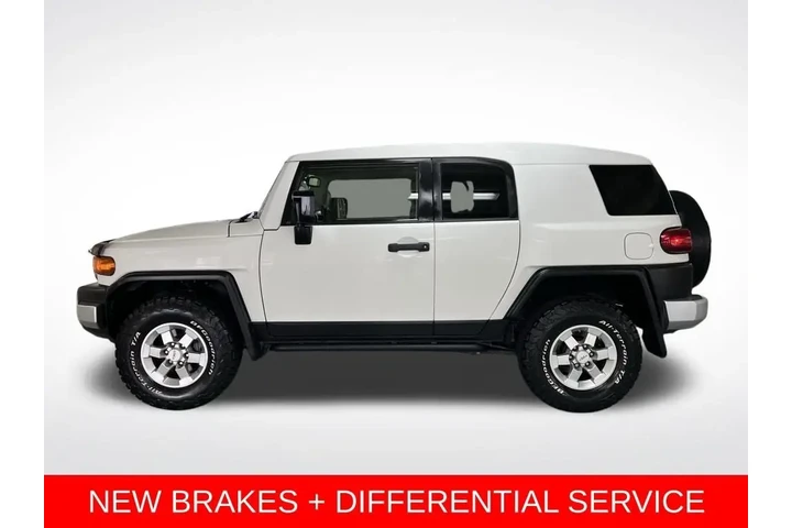 $36688 : 2014 FJ Cruiser 4WD 4dr Auto image 2