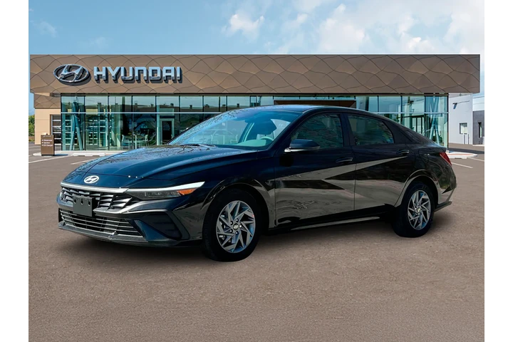 $18357 : Hyundai ELANTRA 2024 SEL 4dr image 2