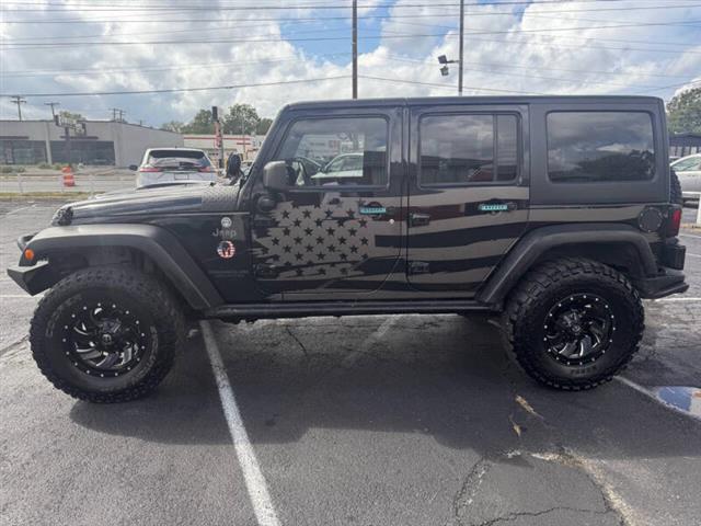 $17982 : 2013 Wrangler Unlimited Sahara image 9