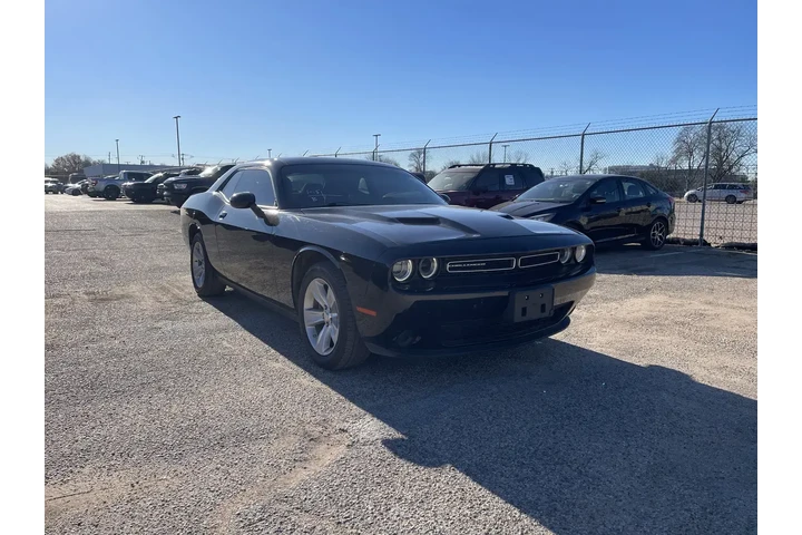 $24359 : Dodge Challenger 2023 SXT 2d image 2