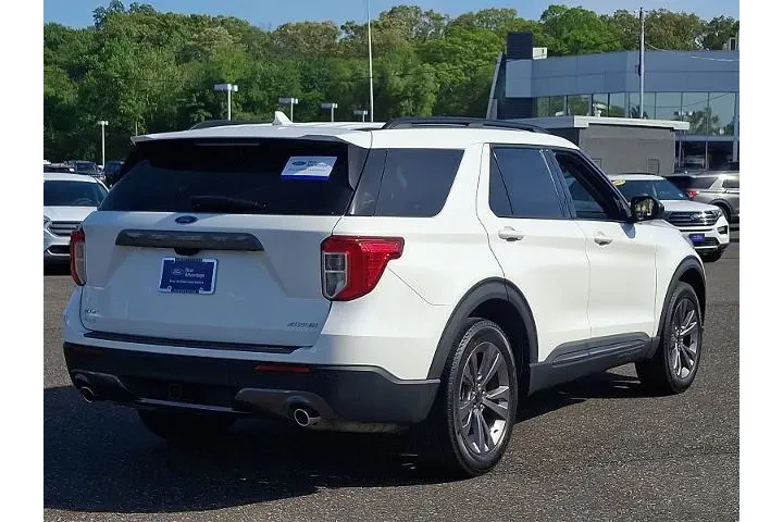 $33988 : Ford Explorer 2023 AWD XLT 4 image 6