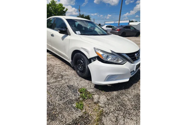 $7500 : 2018 Altima 2.5 SL image 8
