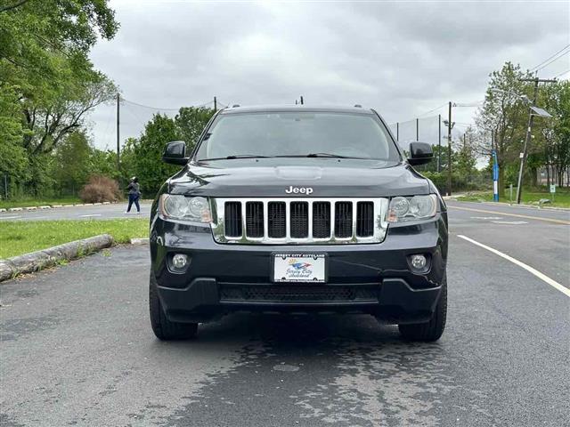 2012 Grand Cherokee Laredo image 2