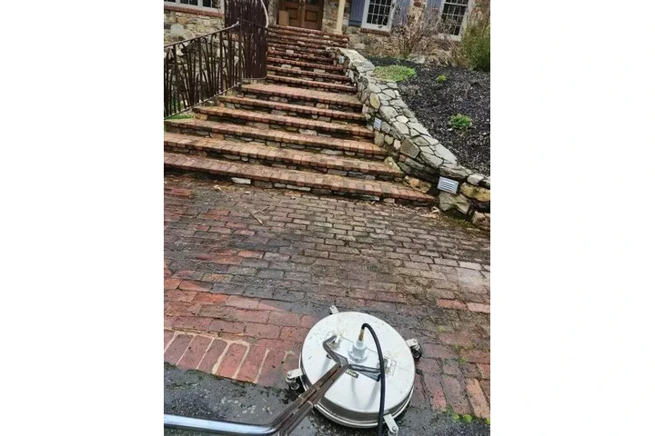 Expert Pressure Washing in PA image 1