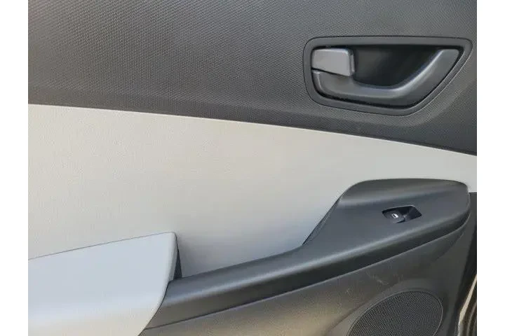 $18575 : Hyundai KONA 2022 SEL 4dr Cr image 7