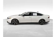 $27585 : Honda Accord Hybrid 2024 Spo thumbnail