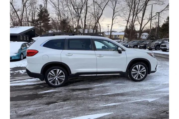 $14500 : 2020 Ascent Limited 7-Passeng image 7