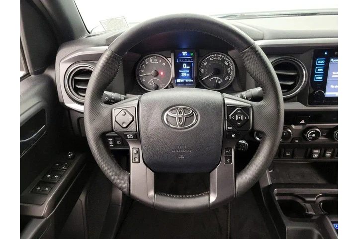 $30998 : Toyota Tacoma 2018 4x4 TRD P image 10