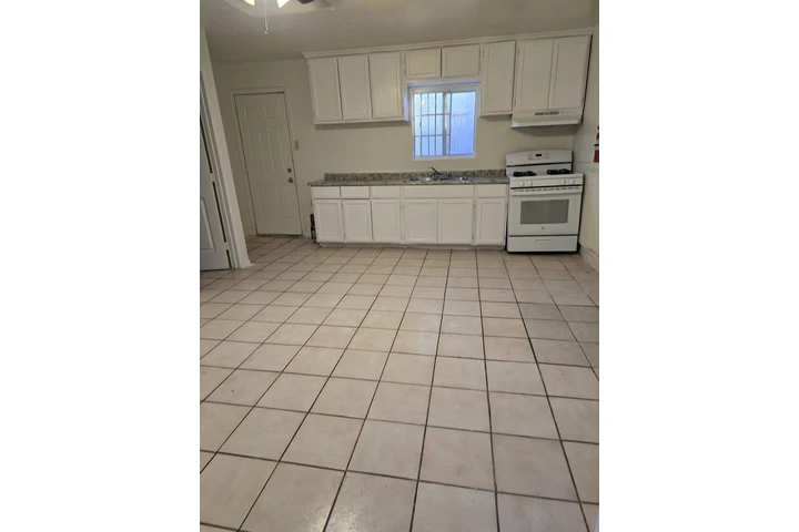 $2000 : Se renta  Apartamento image 2