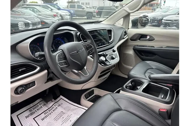 $21988 : Chrysler Pacifica 2023 Touri image 10