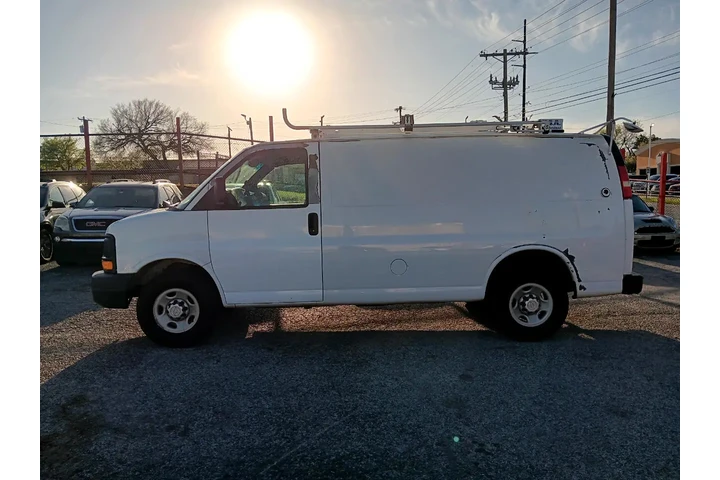 $6000 : 2010 Express 2500 image 7