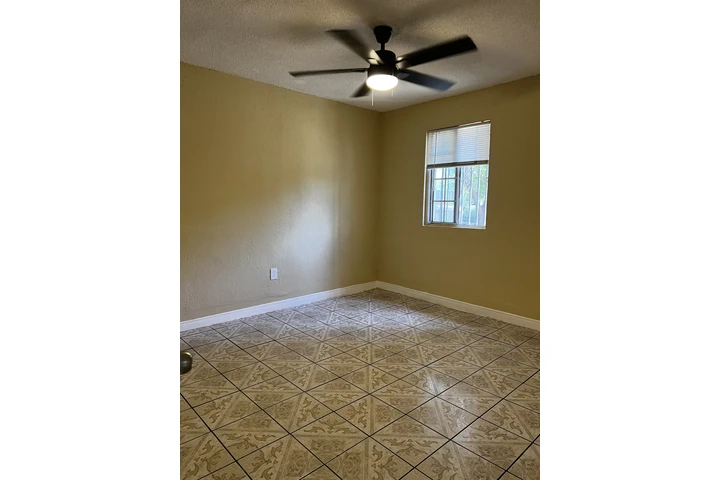 $2700 : Se Renta Casa image 6