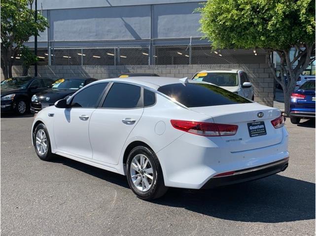 $19995 : 2018 Kia Optima image 3