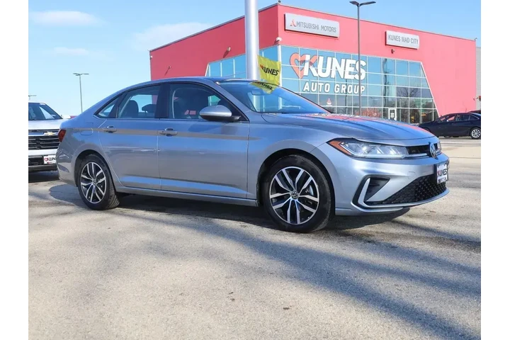$20977 : Volkswagen Jetta 2025 SE 4dr image 2
