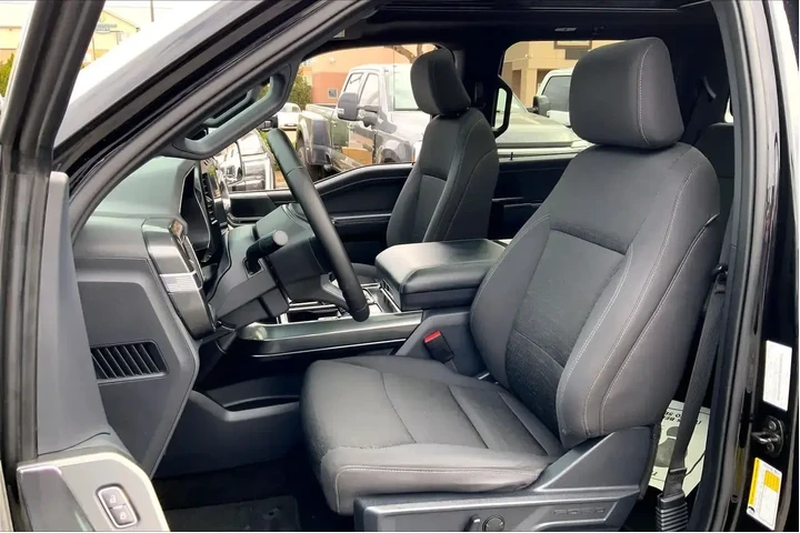 $38703 : Ford F-150 2023 4x4 XLT 4dr image 8