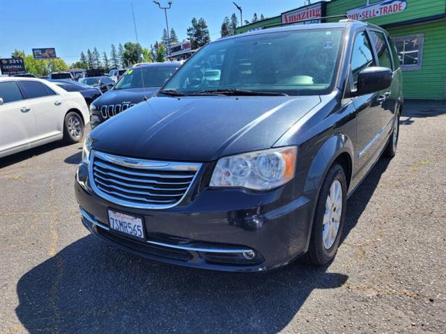 $7550 : 2014 Town and Country Touring image 2