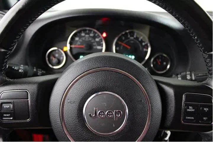 $20951 : Jeep Wrangler Unlimited 2017 image 6