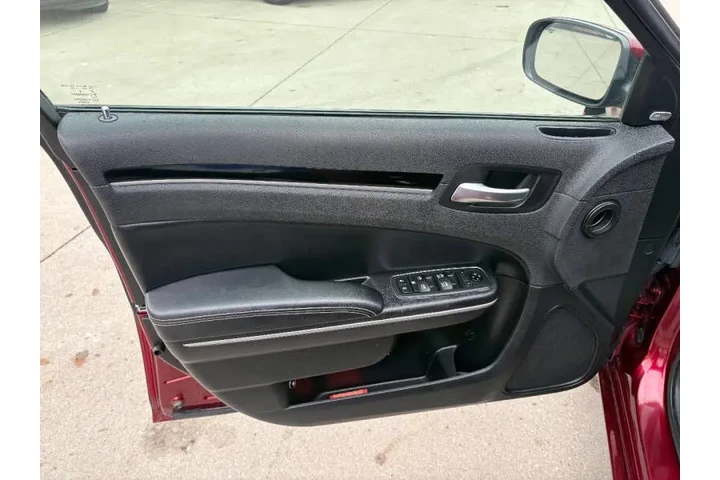 $12950 : 2019 300 S image 10