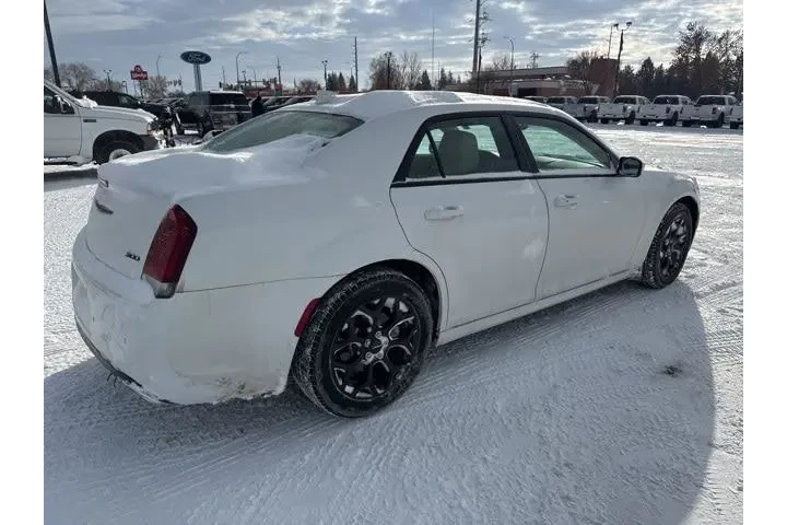 $32000 : Chrysler 300 2023 AWD Tourin image 8