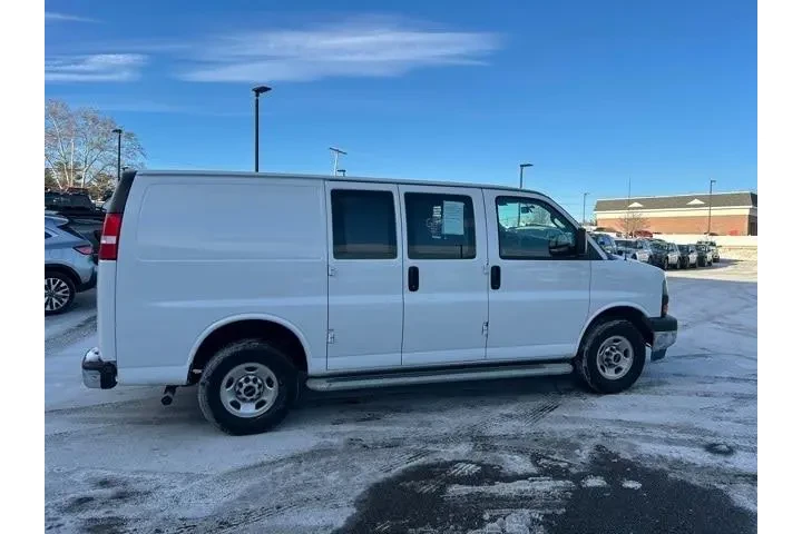 $30795 : GMC Savana 2024 2500 3dr Car image 2