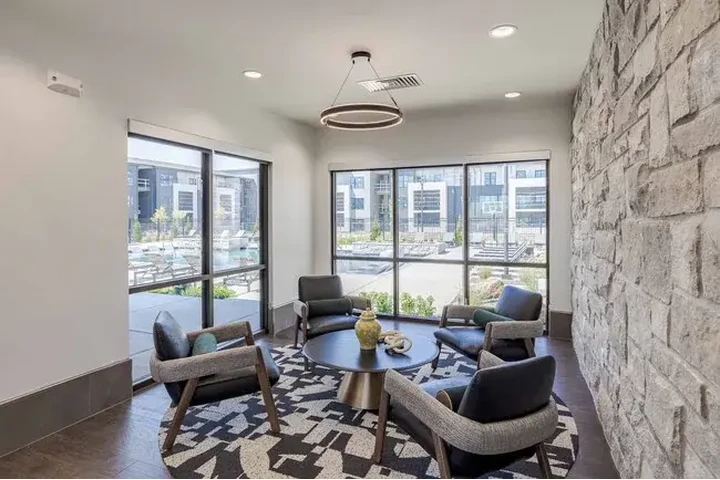 $800 : Ovation Apartments image 7