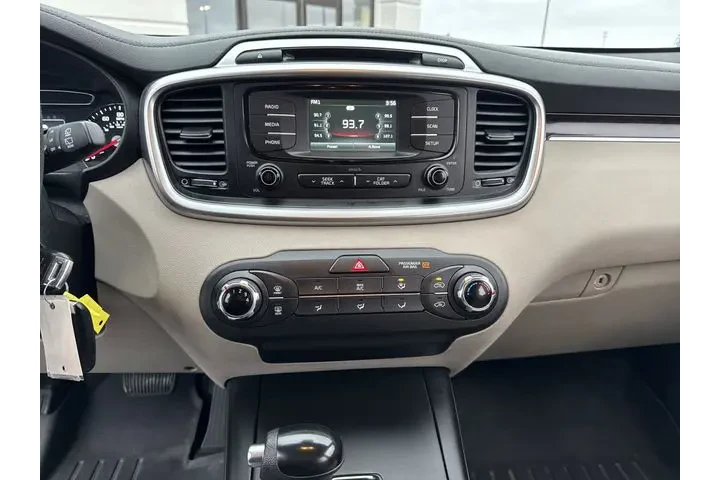 $9898 : Pre-Owned 2016 Sorento LX image 6