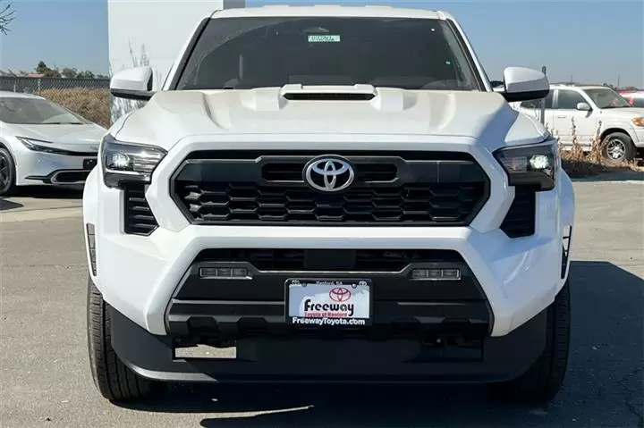 $45944 : New 2024 Tacoma TRD Sport Dou image 9