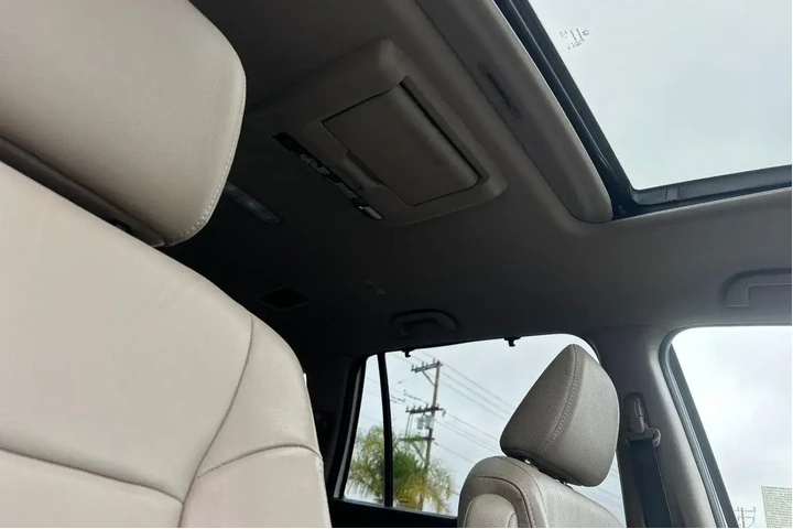 $22715 : Honda Pilot 2017 AWD Touring image 7