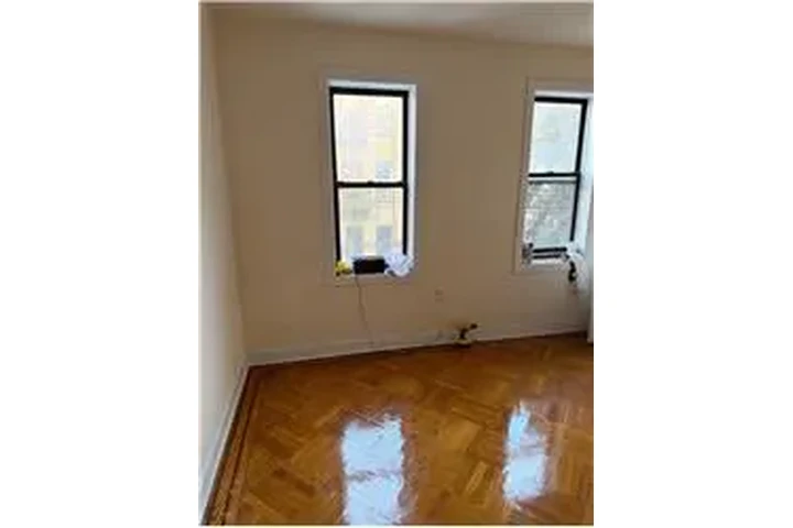 $2300 : Rental property with 1 bedro image 4