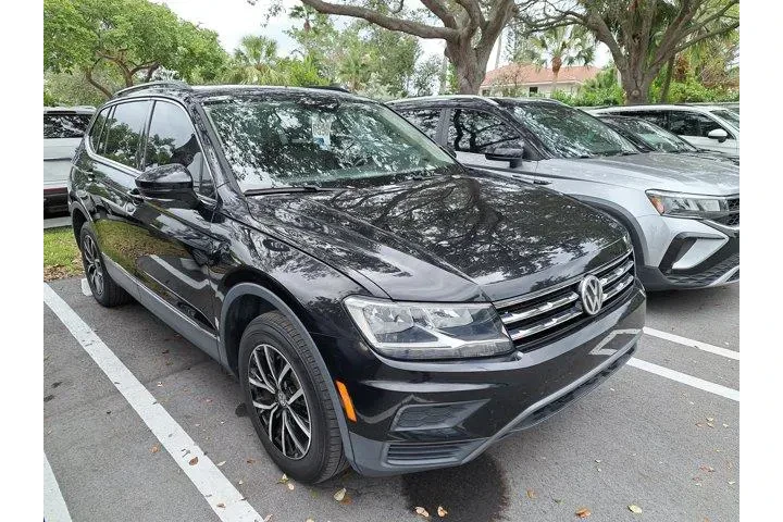 $17995 : Volkswagen Tiguan 2021 SE 4d image 1