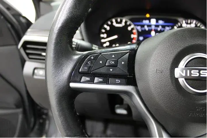 $26982 : Nissan Altima 2023 2.5 SL 4d image 10