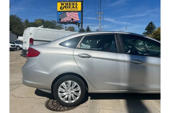 $4295 : 2011 Fiesta SE image 5