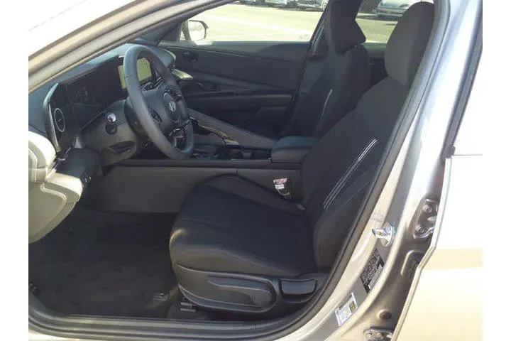 $27700 : Hyundai ELANTRA Hybrid 2025 image 6