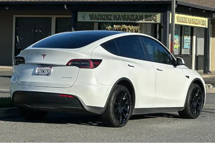 $30720 : Tesla Model Y 2022 AWD Long image 3