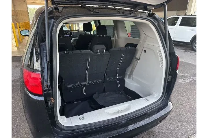 $19123 : Chrysler Voyager 2023 LX 4dr image 5