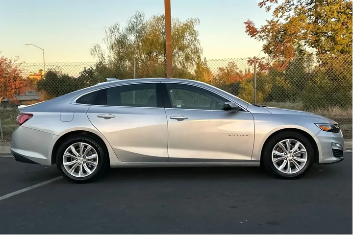 $16536 : Chevrolet Malibu 2022 LT 4dr image 9