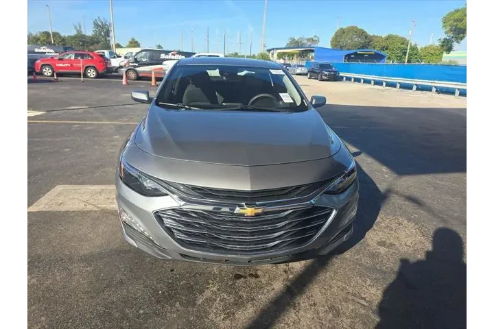 $21848 : Chevrolet Malibu 2024 LT 4dr image 2