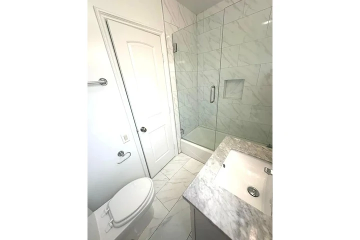 $1200 : RENTO MODERNO Y FUNCIONAL APT! image 5