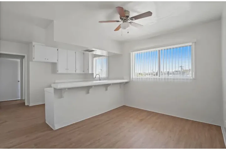$1450 : Available 1Bedroom Apt  in LA image 6