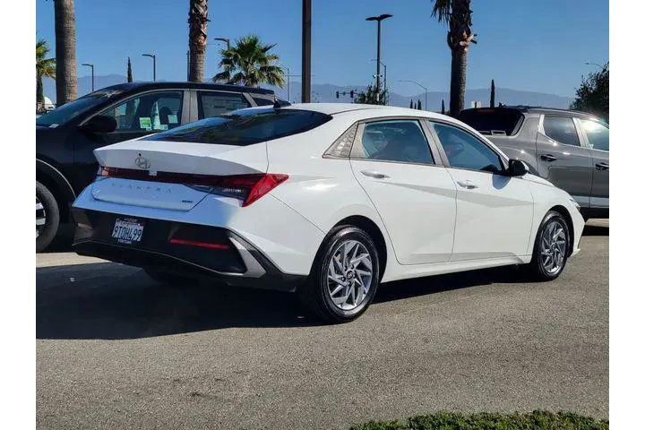 $21699 : Hyundai ELANTRA Hybrid 2025 image 2
