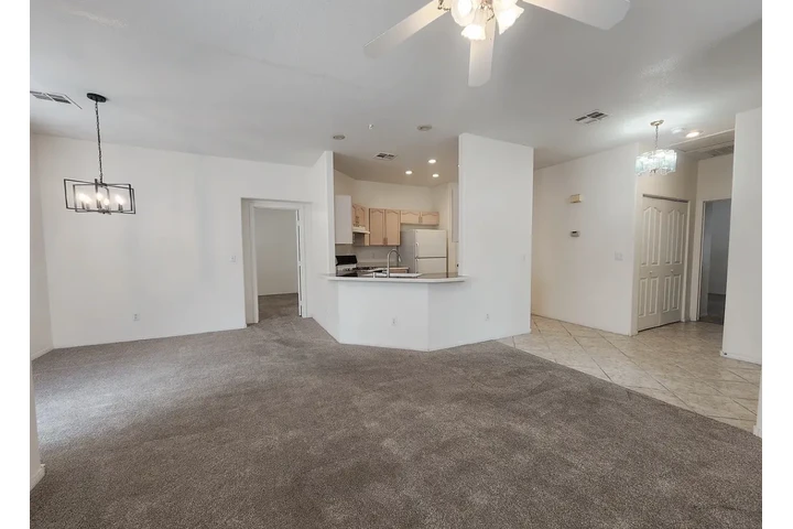 $950 : Lovely modern Spacious home image 5