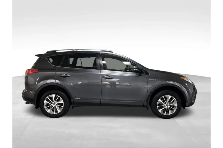 $24788 : 2017 RAV4 Hybrid XLE image 6